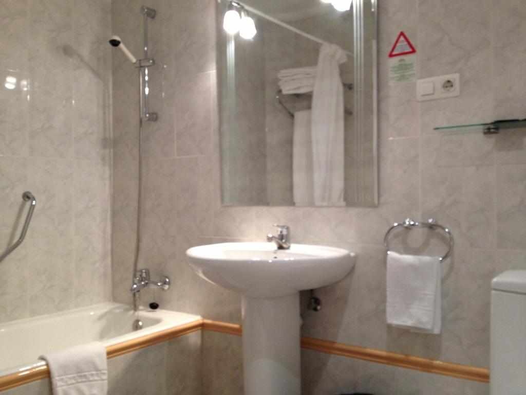 Apartamentos Turisticos Puerta De León Eksteriør bilde